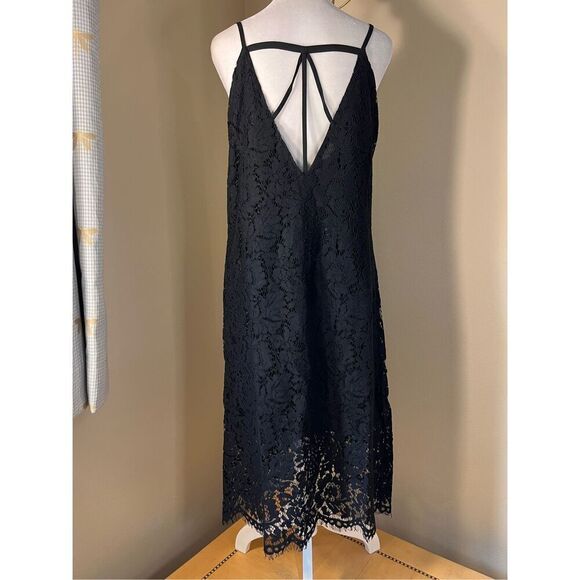 NWT! Chaser Black Floral Lace Scallop Hem Strappy Slip Dress Medium - Picture 9 of 9